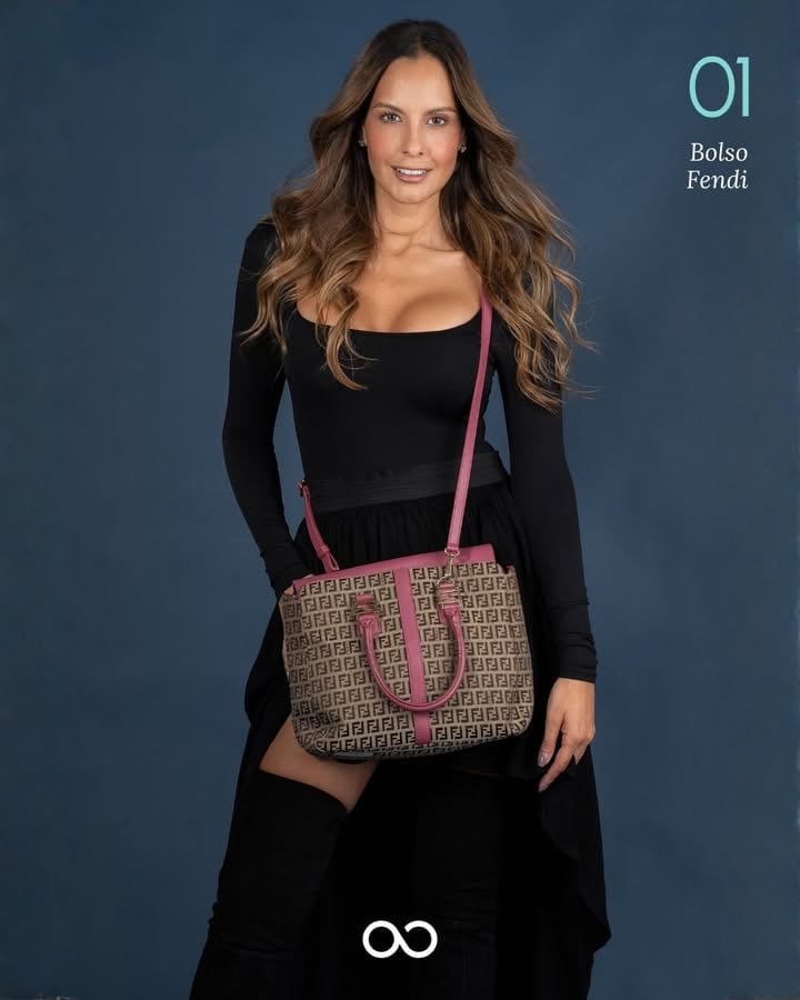 Comenta “Laura” y tendrás el link directo a todo su closet luxury 👜✨
📸: @focofilms