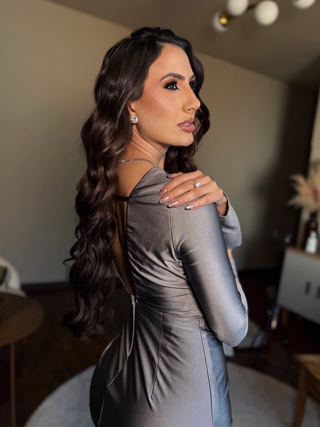 Mais uma produção incrível pela dupla @jordanarodriguesmakeup e @alestedilepenteados 🩶Vestindo @anathemaoficial Joias @danielamartins.semijoias by @amandazerede