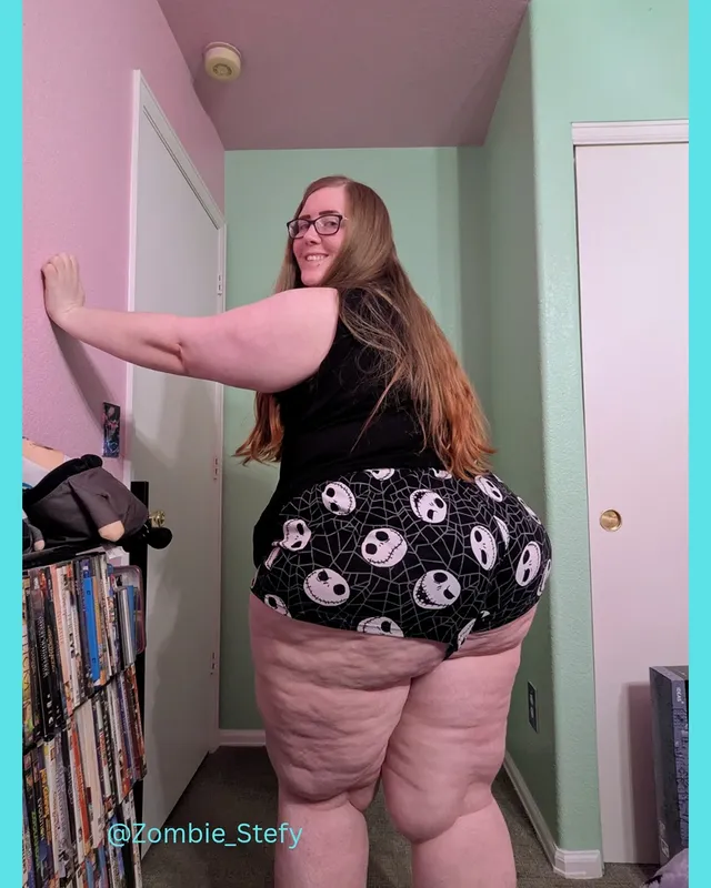 Lazy Sunday for me. I've got a migraine and I'm going back to sleep 😴 hopefully I'll wake up and it's gone. Have a great Sunday my misfits 💜✨ if I'm feeling better tonight then I'll hit you with a part 3 of the Bubonic Plague archives ✨
