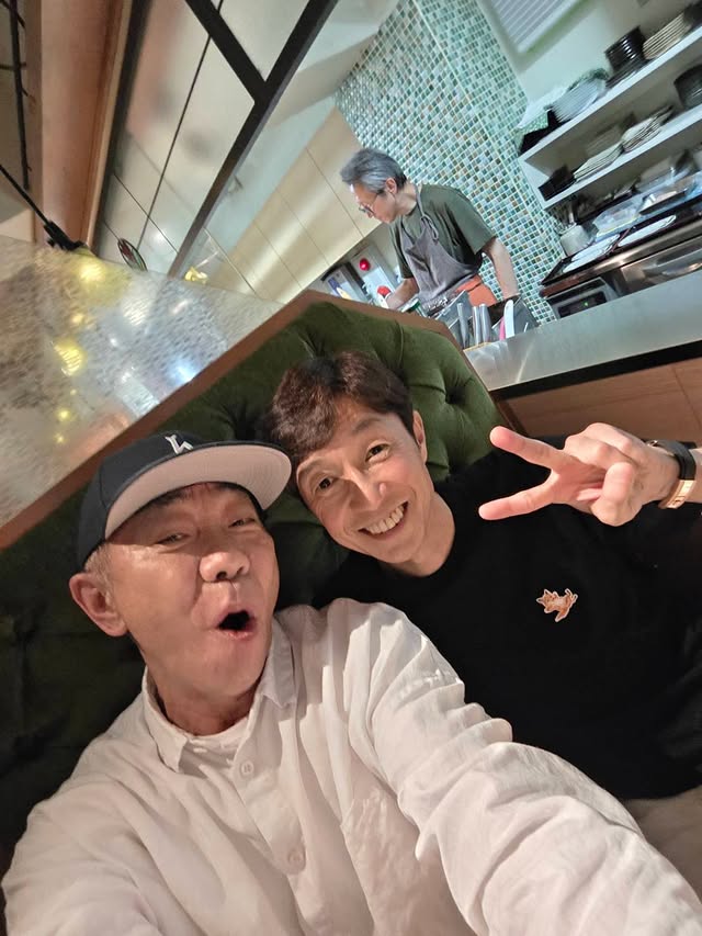 武豊、最年少&最年長G1勝利記録！きのう安田成美記念でおめでとうー！！急なカンパイパーティーで集合！！

来年のスポーツ王かスポーツKINGでは、急に空を飛び、瞬間移動！？打ち合わせ開始！！

G1勝利もハンドパワーで、No.1ジョッキー、来まくりやがってます！！

2枚目、こちらも安田成美記念！！木梨クラシックin札幌、8月8日出演交渉成功！！PEACE！！