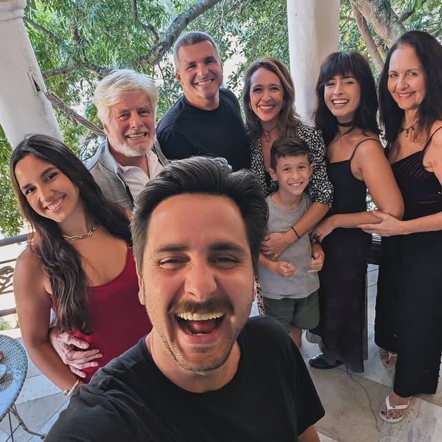 o primeiro aniversário ao lado da família depois de DEZ anos 🥹 by @fredcaldeira