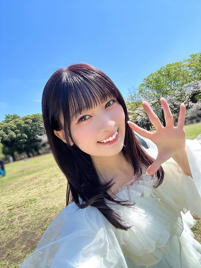 🤍🫧
⁡
インスタフォロワーさん6万人ありがとうございます😳🫶
⁡
私のことを見つけてくださって本当にありがたいです…！
⁡
活動を始めてから楽しいことと同じくらい、上手く出来なくて悩んだり、本番の前日に緊張で眠れないこともありました。
⁡
そんな時に応援してくださるみなさんのお声に何度も励まされて…！
こんなことでへこたれてちゃだめだ！もっと素敵な姿をお見せしたい！という想いでいっぱいになりました。
⁡
みなさんが思ってくださっているのと同じくらい私もみなさんのことをずっと考えています🤍💭
⁡
みなさんにとってどんなときも、ずっと「のんちゃんが居るから頑張れる！」と思っていただけるような存在でいたいです☺️
⁡
そうなれるようにこれからも日々進化して、もっと素敵な存在になれるように頑張りますっ！
⁡
ありがとう〜〜！！らぶっ♡