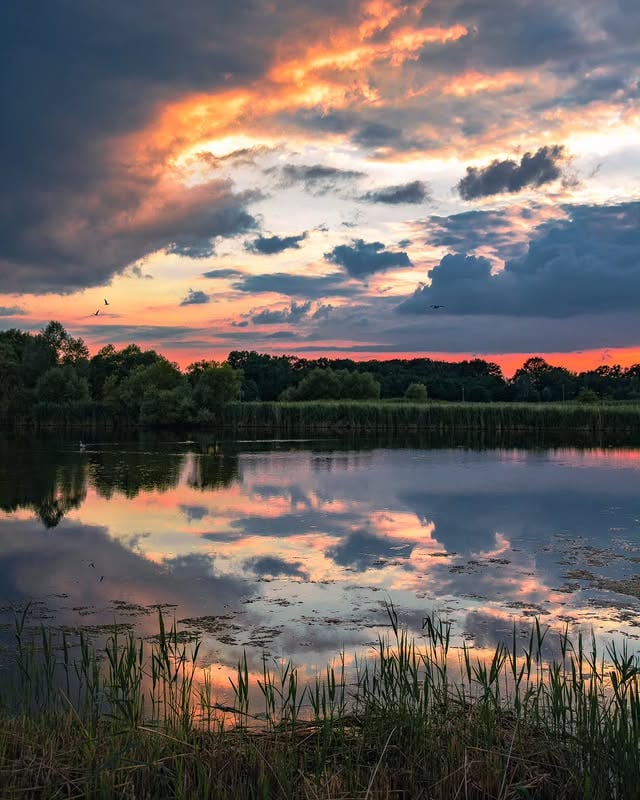 For a moment, it looked like the whole sky had been taken apart and stitched back together again ✨️ by @patricksvisuals