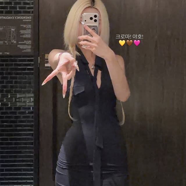 @s2_erendipity ・・・습기먹고 머리 다풀려도 수영장 져아!야호!🩷🤎💛🤎🩷おいで おいでよ 待ってるよー🌺 by @oppabikini