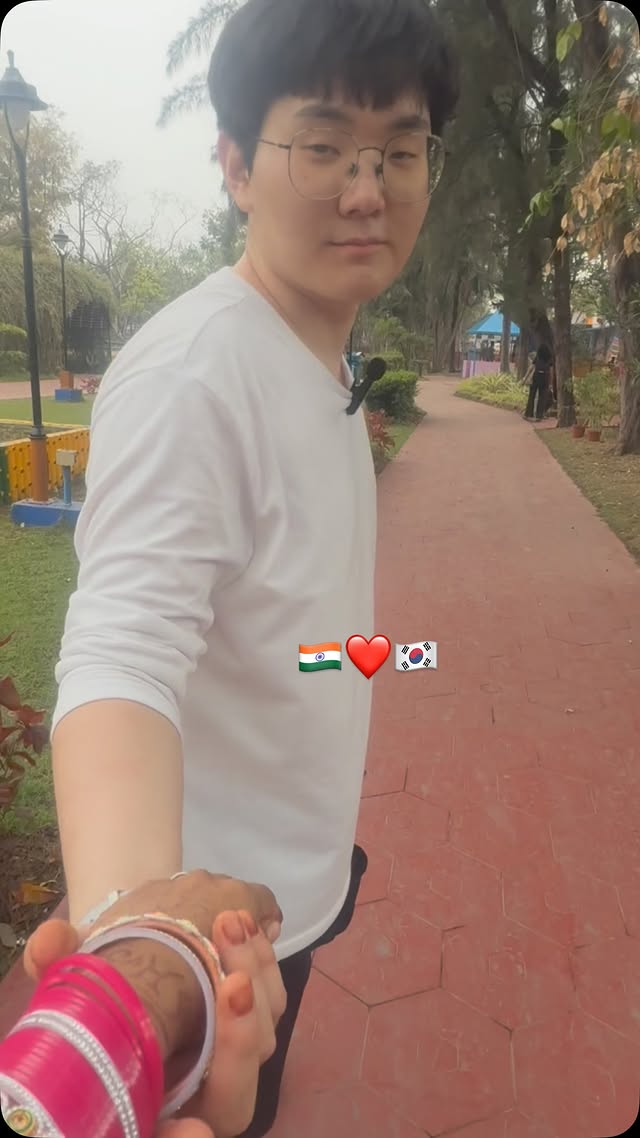 🇮🇳❤️🇰🇷Every love story is beautiful, but ours is my favourite #indiankoreancouple #korea #korean by @saheba_in_korea_