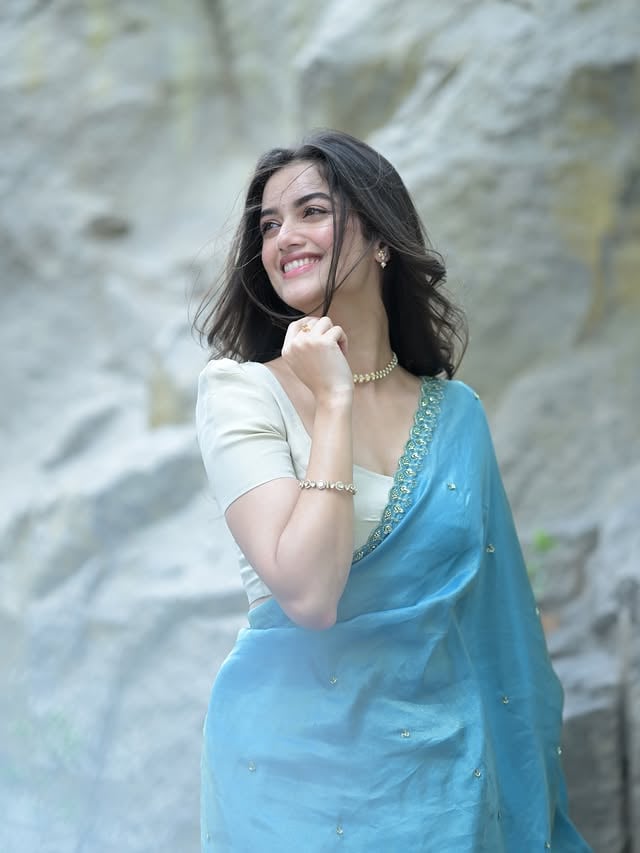 They say hopeless romance is made for the movies…I say movies are made from those of us who still believe in it..🩵

.
Shotby: @storiesbydeepu 
Outfit @thesjlabel_
Jewelry @krishna.jewellers.jublieehills