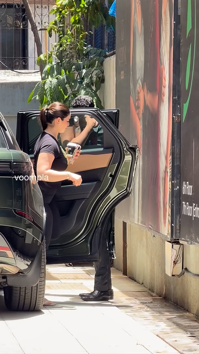 the bro-sis duo pop out in bandra

sara tendulkar arjun tendulkar