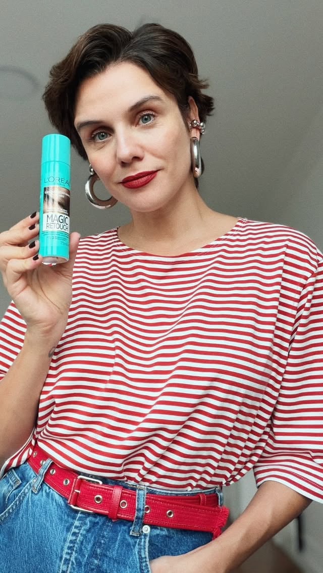 Quando a agenda não permite o retoque de salão mas a gente nao tá a fim de ostentar a raiz branca, Magic Retouch de @lorealparis é a minha solução mágica.Retoque mágico fácil e prático em 3 segundos!#RetoqueMagico #CabeloLorealParis #Publicidade by @mourajo