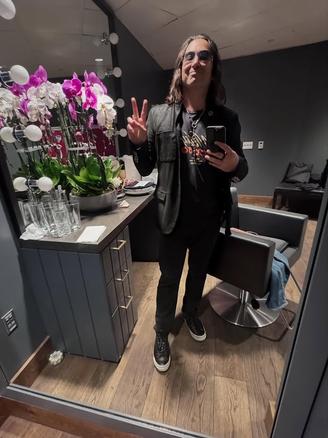 Reflecting on an incredible opening night. Thank you for all the love, and thank you to my bandmates for making it so special ❤️❤️❤️ 

@rush @geddyimages @thereallerxst @anika.nilles