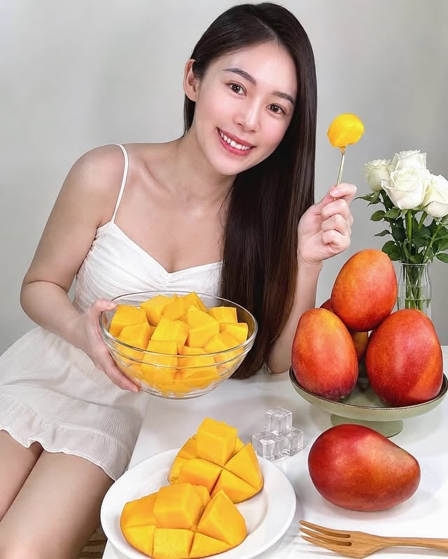 恭喜你們發現一家好吃的芒果了🥭哈哈😆
這家可是阿丸默默追隨四年多的愛店❤️
每年芒果季都超期待，一定要吃到！才覺得有芒果季的感覺🥰

他們家的芒果品質太好了！都是以外銷日本為主
吃過真的就會愛上🥹難怪每年都會有很多人敲碗芒果團🥭

⋯

位於枋山烈日下最美的一抹紅
「微笑日日紅愛文芒果」🥭大家都叫他微笑芒果😊
是外銷日本的嚴選A+等級🇯🇵顆顆紅潤飽滿、香甜多汁，果肉厚實細嫩～大口吃下去真的超幸福🥰

今年一樣不只吃的到～外銷嚴選A+等級芒果，還有超甜價，真是太開心了🥳不只是好吃，更是讓人可以安心回購的店家🫶🏻

⋯

🥭超好吃的微笑芒果 #開團 囉😘
⏰快閃芒果7天 #團購優惠 6/8-6/14開跑🎉
 🛒https://gbf.tw/wr4co
（主頁有🔗表單最下面，有很多種規格可選擇～）

#芒果 #芒果團購 #團購