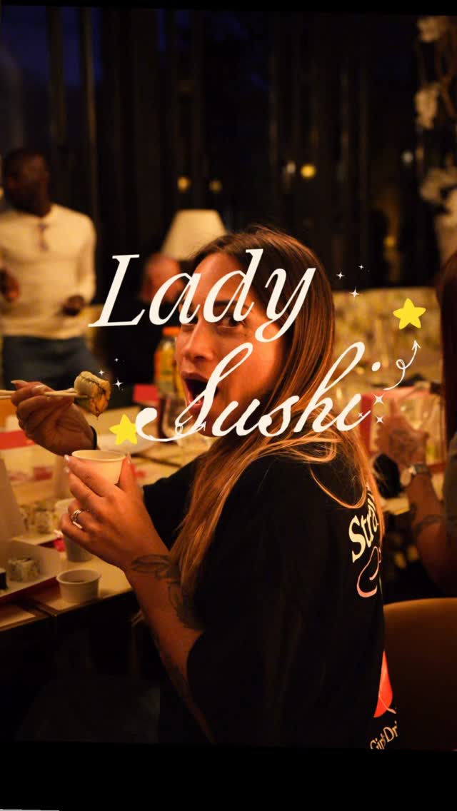 🎉 CONCOURS 🎉J’ai une surprise pour les mangeurs de sushis 🍣 En partenariat avec Lady Sushi, je vous fais gagner 70 € de sushis sous forme de bon cadeau 🍣🎁✨ Le meilleur dans tout ça ? Le bon est valable dans tous les restaurants Lady Sushi en France ! Avec plus de 25 restaurants présents dans de nombreuses villes (Montpellier, Toulouse, Strasbourg, Grenoble, Agde et bien d’autres), une grande partie d’entre vous pourra en profiter 🤩Pour participer :❤️ Like ce post👥 Suis mon compte et celui de @ladysushi.off 💬 Identifie 2 amis gourmands en commentaire📲 Bonus : partage ce post en story pour doubler tes chances !🍣 Tirage au sort ce dimanche 14 juinBonne chance à tous ! 🍀#ConcoursInstagram #LadySushi #SushiLovers #JeuConcours #boncadeau by @ceciliasiharaj