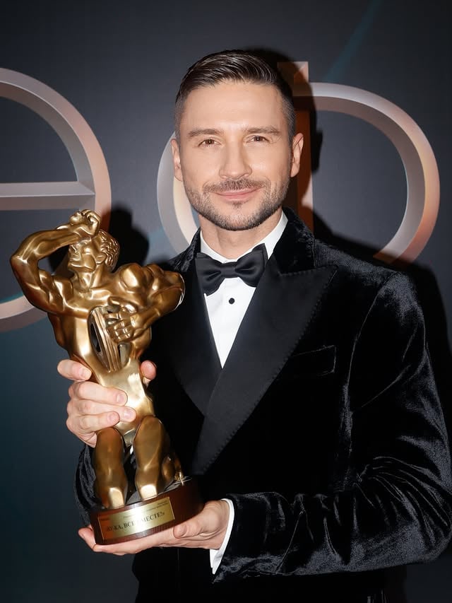 Премия «ТЭФИ» за шоу «Ну-ка, все вместе» - «Лучшее развлекательное шоу талантов прайм-тайма» ! Эта награда огромной команды - всех кто в кадре и кто за кадром!  Это победа WeitMedia @weitmedia , Юлии Сумачевой @yuliasumacheva , Игоря Леонидовича Шестакова, Николая Баскова @nikolaibaskov , Полины Кривеецевой @pelageja , всех экспертов сотни, всех технических служб, всех учатников-конкурсантов, и конечно же, всех наших зрителей!!! Спасибо вам за интерес к шоу! За преданность! Уже совсем скоро стартует 8 сезон ) ждем вас у экранов телевизоров❤️ до встречи! С Победой, Любимое шоу!!! ❤️❤️
Фото: @nikophotoos