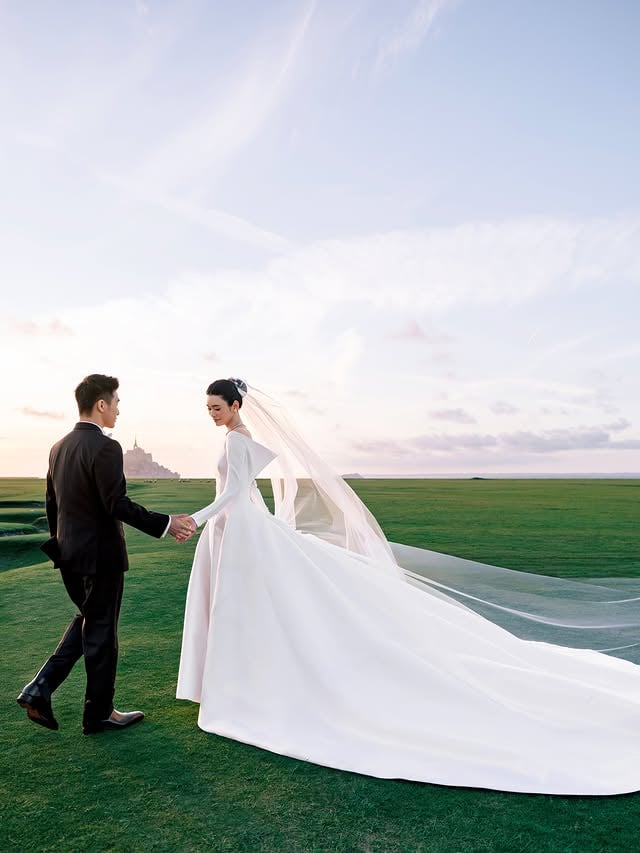 The logistics of a wedding like this for @mingxi11 and @momomarioho don’t really make sense until you’re actually there. Walking the spaces, feeling the temperature, seeing how the light is falling. Navigating the crowds, dodging lamb droppings, and weaving through thousands of tourists, all while making sure the @dior dress stayed perfectly clean. And this wasn’t even the wedding day. These images were taken just one day before their ceremony at Mont-Saint-Michel Abbey, a place that hadn’t hosted a wedding in nearly 1,000 years.Getting to the abbey was an adventure in itself. The climb was literally around 1,000 steps, and every one of them was worth it.Some of my favorite images from the entire experience were actually the behind-the-scenes photos. I only wish we had captured more of them, but we were busy chasing the light, but then again .. what’s new?! Wedding Planning: @theweddingcohk Floral & Design: @tulipinadesign Video: @gione.silva Custom Gown: @dior by @josevilla