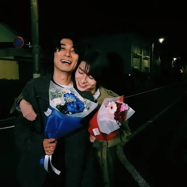くじさくオールアップツーショ☻
本田P撮影です←愛がありますね。
@lespros_entertainment
クランクアップのお花にも愛があります。
『今が一番楽しい』
謙ちゃんこちら載せさせて頂きます！
まだまだこれこらもスモークブルーの雨のち晴れ、ドラマスモブル応援よろしくお願いします。
スモブル部の皆様、ぼくたちのことたのみますね。
また会いたいね。

Everyone, did you enjoy our drama?? 
Thank you so much for watching and supporting us!
Please continue to cheer for us! 

드라마 봐주셔서 정말 감사합니다！
앞으로도 잘 부탁드려요! 많이 응원해주세요〜！

大家有看我演的戲劇嗎？
以後也請多多支持我喔〜。

#スモークブルーの雨のち晴れ
#ドラマスモブル
#9239