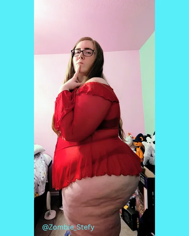 This is why I'm the master of the P pose every time. I'm posting it and hoping for the best - I got this shirt thinking it was cute but alas it's freaking see through 😮‍💨 freaking Amazon and false advertising