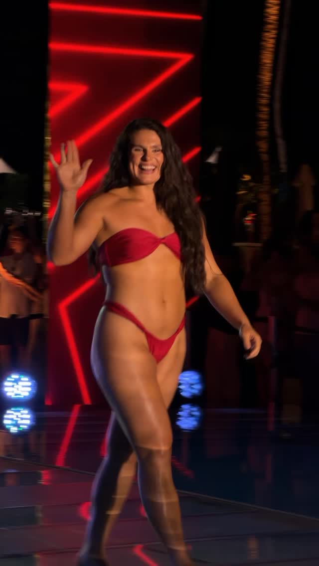 All eyes on the runway. Stream the Sports Illustrated Swimsuit Runway Show now on @hulu and Hulu on Disney+. #SiSwim26 #SISwimRunway26 #HuluGetsReal