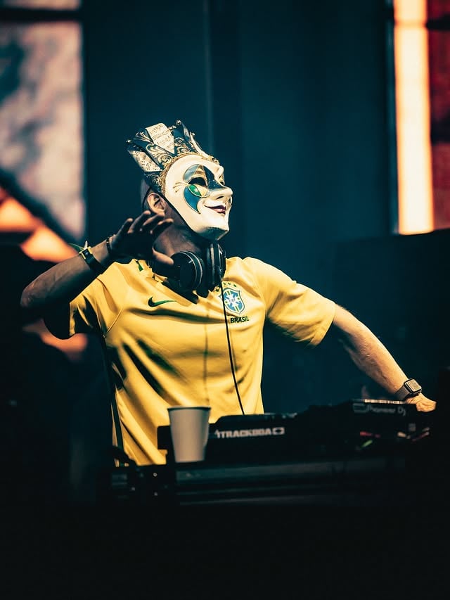 O bruxo foi tão aguardado, tão celebrado e tão celebrado com muita razão: uma noite de Só Track Boa é muito especial quando Boris Brejcha está no palco! Obrigado @borisbrejcha by @sotrackboa