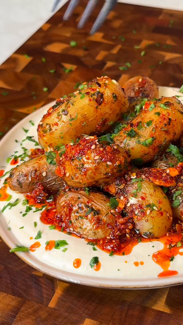 Baby Potatoes with Hummus

 
𝐅𝐔𝐋𝐋 𝐑𝐄𝐂𝐈𝐏𝐄 𝐎𝐍 𝐌𝐘 𝐁𝐋𝐎𝐆 𝐃𝐫𝐯𝐞𝐠𝐚𝐧𝐛𝐥𝐨𝐠 𝐝𝐨𝐭 𝐜𝐨𝐦 (𝐋𝐈𝐍𝐊 𝐈𝐍 𝐌𝐘 𝐁𝐈𝐎)

#potato #easyrecipe #quickrecipe #healthyrecipes #vegan