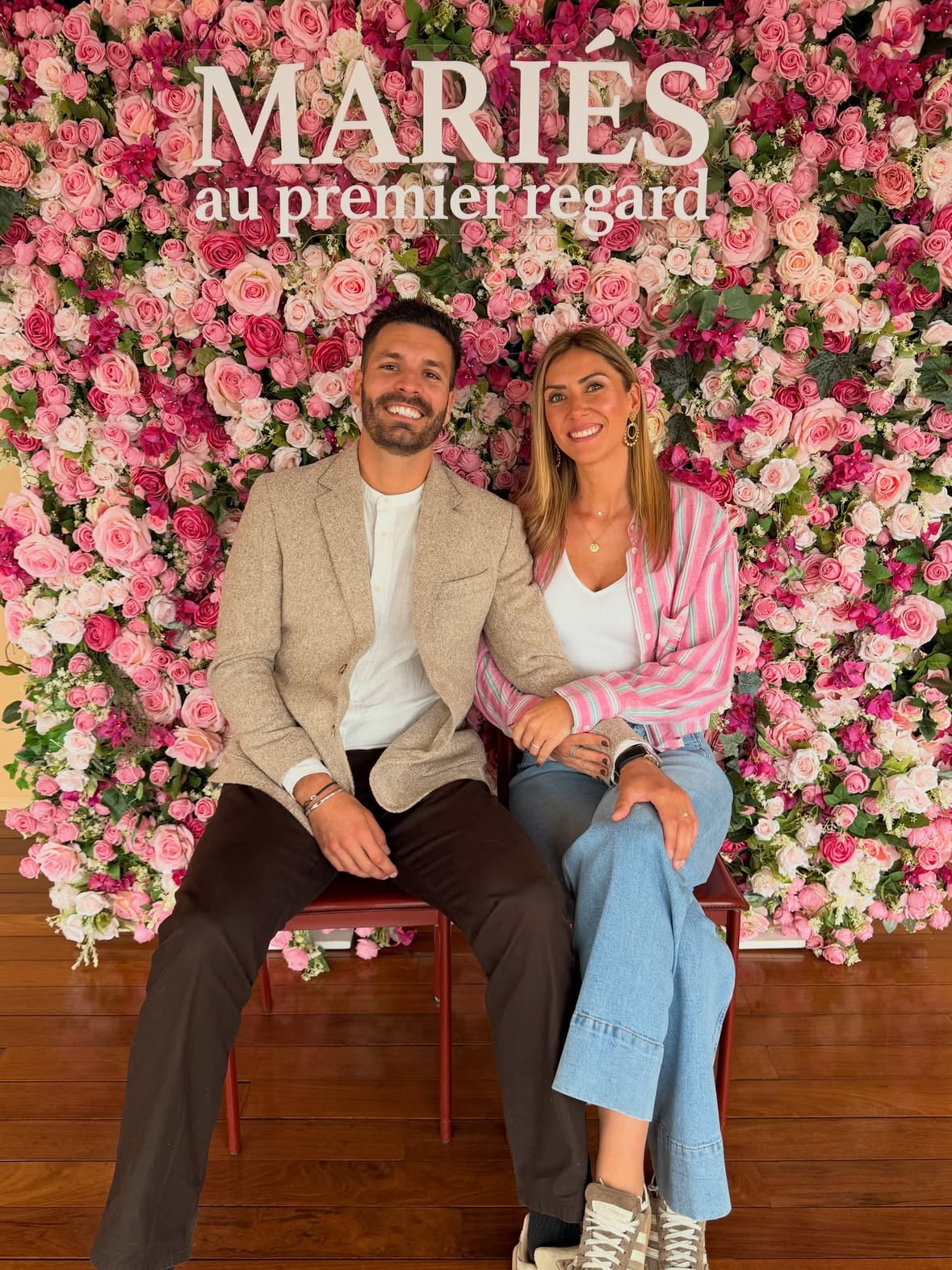 Plus besoin de se cacher… 🥷 

Que d’émotions depuis cette rencontre si incroyable, un vendredi après-midi à Gibraltar. Des retrouvailles à s’y méprendre, comme une évidence.

Rien ne nous prédestinait à nous lancer dans cette expérience. Et parce que rien n’arrive par hasard, nous devions nous rencontrer et vivre cette vie à deux. 🫂

Je souhaite sincèrement à chacun de trouver son binôme, comme celui que nous formons aujourd’hui. 🧩✨

Vous nous avez découverts il y a quelques semaines à l’écran, mais de notre côté, pendant tout ce temps, nous avons continué d’avancer, d’évoluer et de construire notre couple dans l’ombre, en tentant de rester discrets et de préserver notre bulle.
Un immense MERCI pour votre bienveillance, votre respect, et un merci tout particulier pour la discrétion de tous ceux qui nous ont croisés dans la vraie vie et qui ont gardé le secret avec nous. 🙏🤍

L’aventure continue, mais une question demeure... Où se cache ce fameux « chez nous » ? 🏠🧭

Alors, à vos pronostics en commentaires ! 👇👇