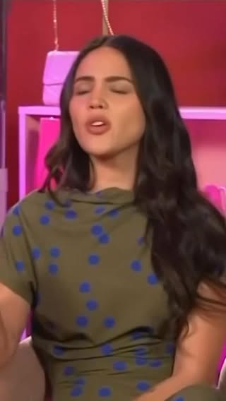 Es que soy… KSHDJJSJSJS TE AMAMOS MUCHO @eizagonzalez amo el acento jochis es que si eres hermana hermana hermana y se sabe ❤️❤️❤️🫶🏽🫶🏽🫶🏽

Video via: @hoydia