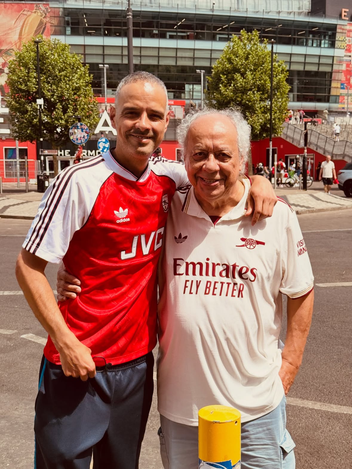 Torcida reforçada ❤️ Pânico nas ruas de Londres! #priceless