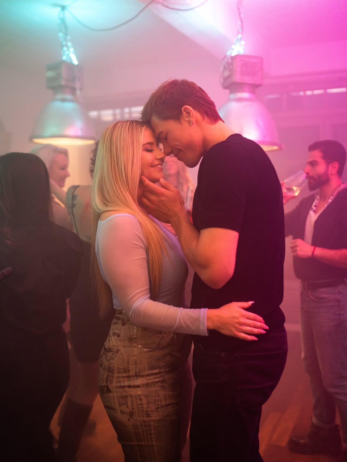 Mit diesem kleinen Throwback zu unserem gemeinsamen Alibi-Musikvideo-Dreh, drücke ich @tonyeberhardt heute Abend ganz fest die Daumen für das Finale von @germanysnexttopmodel 🫶

Sitzt ihr heute Abend auch vor dem Fernseher?