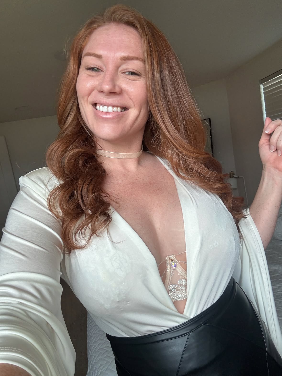 I guess I’m not done sharing this outfit yet 💃 
Might as well do it while also sharing a few smiles 😊

#smilemore #gingerfever89