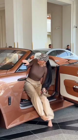 👸🏽 👠 🤎 

#bts #viralreels #fashion #luxurylifestyle #fypシ