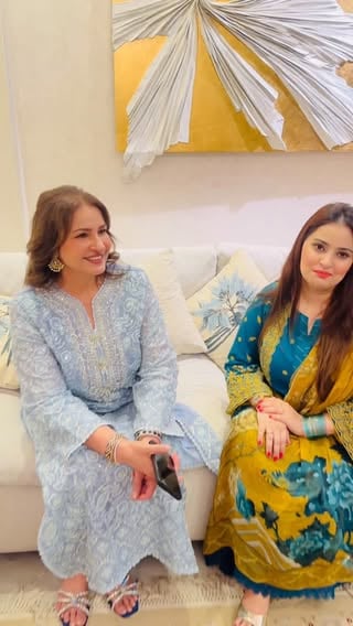 Eid 3rd day 🥰♥️🤗😍💕🌹👍@wearing beautiful outfit by @mushqpk
Earrings @alorojewels