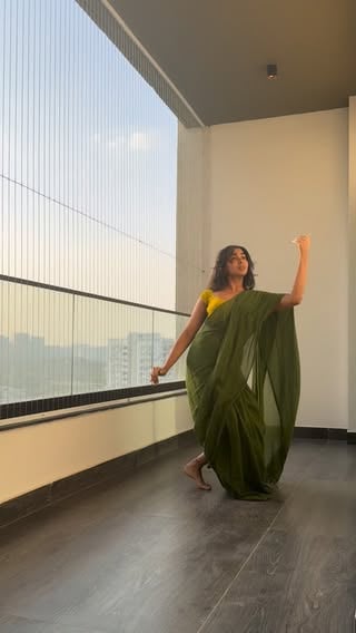 Dancing will always be one of my greatest joys in life. ✨

#Idhayam choreographed by @nimisha.surendran 🫶🏼

P.S. This is my humble attempt at a semi-classical piece. Please forgive any imperfections🙈

#dance #semiclassical