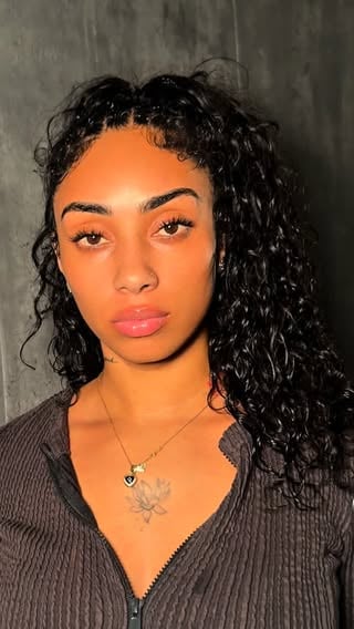 MIRACLE KNOTS but adding Toni’s touch 🥰 how’d I do ? It’s my first time 🤭

If you know me you know I love a beachy , free but sexy look! 
No matter what !🏖️🏝️
 
Why miracle knots ? 
SHAVES OFF SO MUCH TIME FROM YOUR APPOINTMENT 
• Full , Soft , Light Weight & reusable hair. 

No synthetic added what so ever. Just my clients natural hair and the NEW human crochet hair from @rawbraidextensions available on their website in the natural wavy texture.

 We used 4 bundles of 18 inches

AVAILABLE ON WEBSITE FOR BOOKINGS STARTING JUNE 1st✨
#miamibraider #miracleknotsmiami