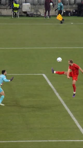 𝑷𝒖𝒓𝒆 𝑨𝒓𝒕 🖼️

When Harry Kane’s first touch is literally the Bundesliga logo 🤯