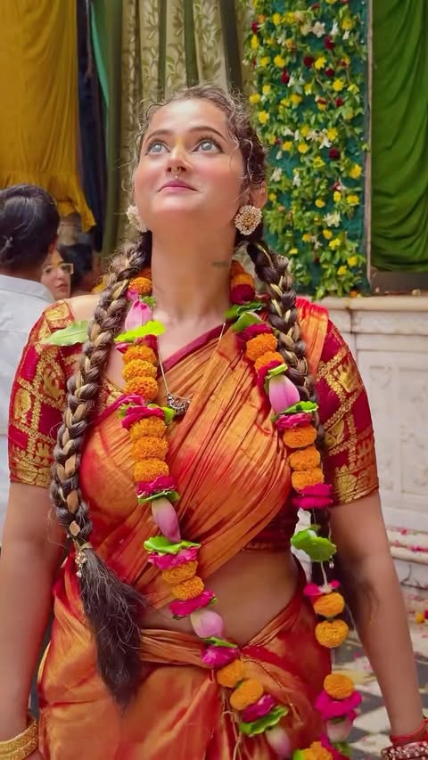 कौन करना चाहेगा मेरे साथ ‘सोहनी सेवा’?☺️🦚❤️ बाँके बिहारी लाल की जय ✨ #vrindavan #bankebihari #mathura #braj #brajwasi