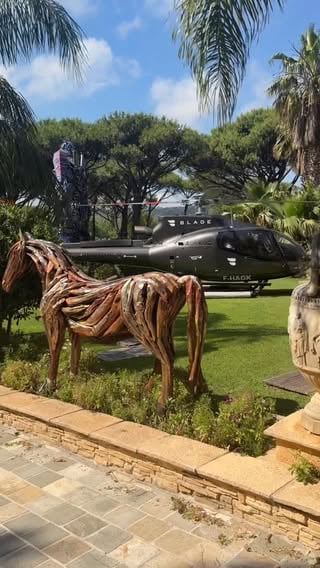 Wenn der Heli im eigenen Garten landet. Schneller geht nicht vom Flughafen nach Saint-Tropez @robertogeissini www.RobertoGeissini.de