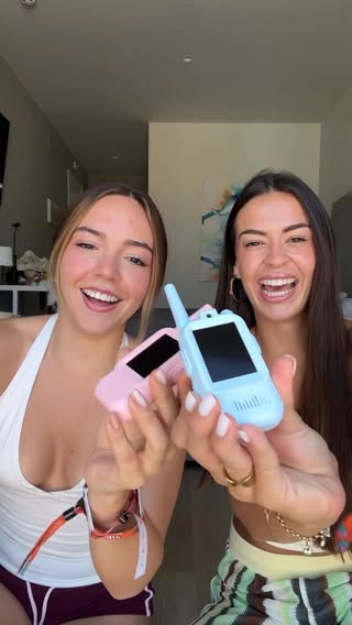 Esta noche no pierdo a mi amiga 😌🤣 el video completo de la fiesta sale este Domingo en Youtube 👀