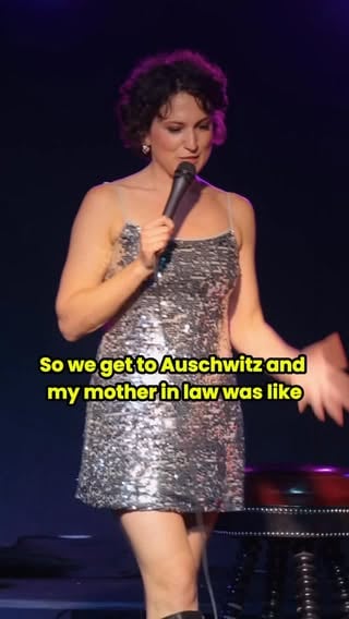 a timeless pose, really 🤷‍♀️ #standupcomedy #jokes #holocaust #jewish #darkhumor