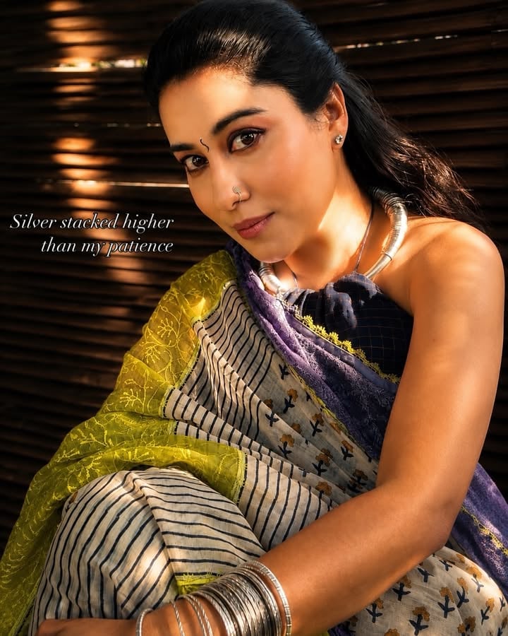 #sareemojo in an excess of #handmadesilverjewelry 
One of the very unique #sarees(I think I owe🙈😉😂)
#lucknowi tepchi work with #blockprinted  panels and little bit lace (interesting right?)
The blouse with silver Hasli is from @mohinithestore whom I love for their quality and fitting.
-
The silver bangles are from beaten silver ‼️
-
Bazeecha-e-atfal (Urdu: بازیچۂ اطفال) translates to “child’s play” or “a children’s playground”.
The phrase comes from the famous opening couplet of a ghazal by the legendary Urdu poet Mirza Ghalib:

Bazeecha-e-atfal hai duniya mere aage”
Hota hai shab-o-roz tamasha mere aage”

Meaning ——-The world is nothing but a children’s playground before me; day and night, a constant spectacle/show plays out before my eyes.”
Ghalib uses this metaphor to express a sense of deep existential detachment. He views the world, with all its daily struggles, politics, ambitions, and tragedies, as trivial and fleeting—much like a game children play. To him, life is just an illusion or a drama that he watches unfold .
