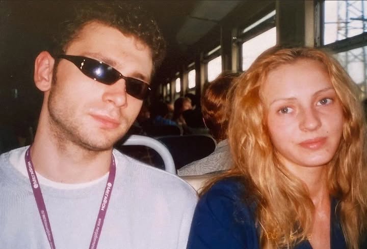 2001 мы едем к Сереге на дачу,на электричке .