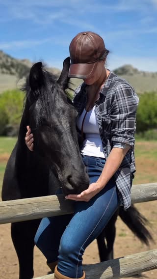 Home with our humongous babies. 🥹 My ❤️.
📸 by my 👯 @mtmichele

A beautiful young lady who is an excellent rider, let me ride her incredible horse Peppy.