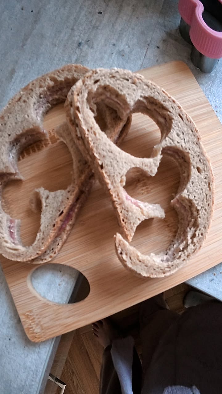 Team wegschmeißen?
Oder
Team Ißt noch jemand?
Ich wüsste nicht wem ich das geben soll. 
Jeder würde mich komisch angucken ob ich ihn nicht mag. 
Also bekommt es niemand .