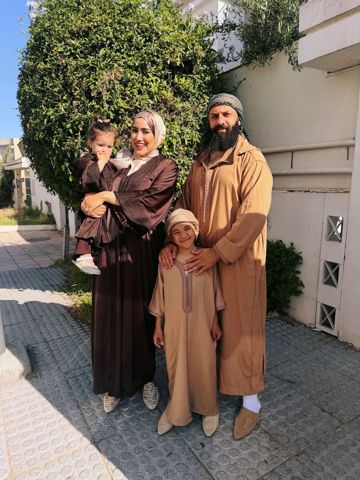 ⁨	عيدكم مبارك سعيد 🤎
اينا صورة عجباتكم أكثر ؟🥹
ان شاء الله قريبا نكونو 5 فالصور 🥹
الله يفرح قلوبكم يا رب 🤲🏻⁩
ماتشي ماتشي البلدي ديالي وديال شام من عند المبدعة @touche_beldi_by_benmoussa