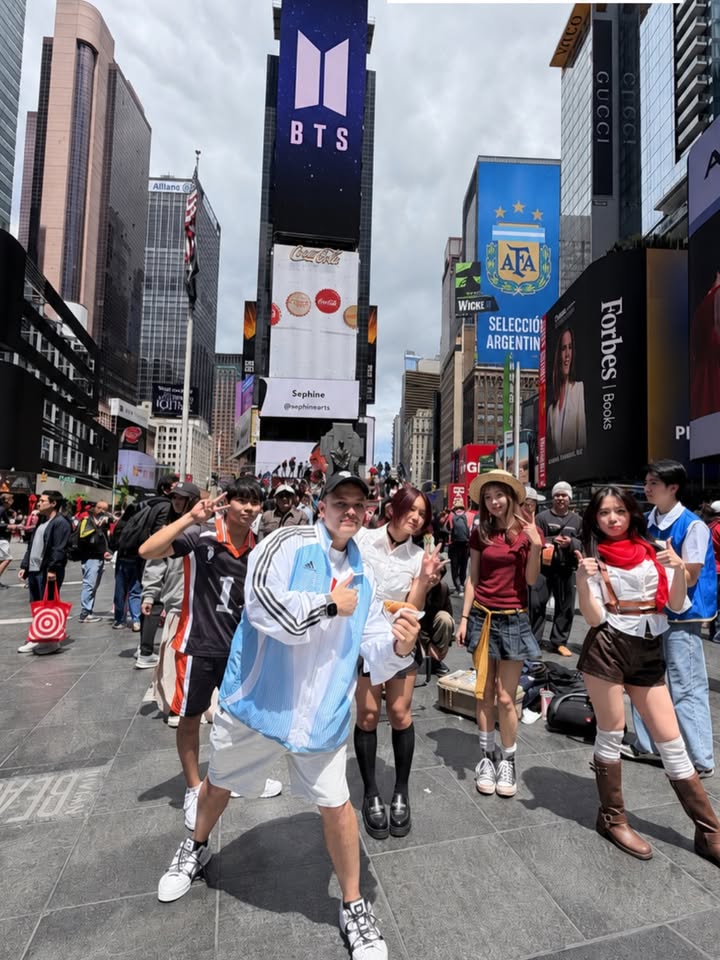 En New York no se duerme, y  si no me crees mira todo lo que hice en 2 Días 🤣🤣🤣 

Gracias @maslatinos @latincreatorfest  @johnrengifotv por esta invitación, honra y amor que me dieron. 

@ajelkallejero por recibirme en la casa #Youtube y dar la mejor guía para seguir creciendo

@silvertoursny por el tour tan orgánico y real de la historia de NYC 

@diazmafe gracias por aguantar mis locuras🤣🤣