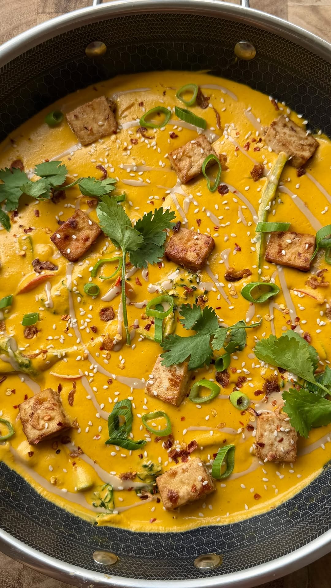 Good vegan food is all about balance! 

Sweet caramelised carrots, rich coconut curry, fresh lime and roasted tamari tofu. Comforting, flavour-packed and the kind of meal nobody questions.

🥕 Comment “CARROT” and I’ll DM you the recipe, or grab it via the link in bio.

#dinnerideas #curryrecipe #carrotrecipes #easydinner #vegandinner