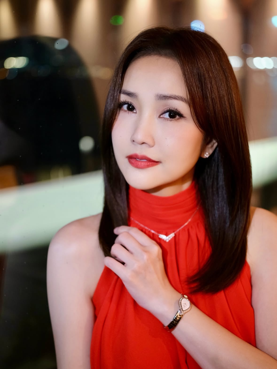 ♥️

好高興今次受到 HSBC 嘅邀請❤️
出席《HSBC VIP Dinner 2026 Catalysts for Tomorrow》晚宴✨

好榮幸與在座嘅每一位
分享自己對於退休生活嘅小想法
其實無論人生去到邊個階段
如果能夠做到「月月有錢收」
有可靠嘅被動收入
生活過得安穩自在
就係對未來最好嘅保障👍🏻

除咗照顧自己同屋企人🏠
近年打理「淺白本部」
自己又係員工亦係老闆
身份多咗，責任都自然多咗💪🏻
強積金嘅安排對我嚟講
絕對係一個好重要嘅考量因素
佢背後代表住
我身邊每一位默默支持我嘅同事
佢哋未來嘅退休生活保障 🫂
做足晒最好嘅安排作為支持
同事就可以全心全意
一齊為工作努力衝刺🤍👊🏻

多謝 @hsbc_hk 帶領住我哋
渡過一個充滿住啟發嘅晚上🥰

Hair | @singsing113 
Make Up | @kriswong.520 
Stylist | @huberttsui 
Dress | @nicholasthelabel 
Jewellery | @chaumetofficial