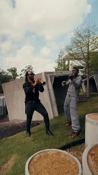 #throwbackthursday with @chrismitchelljazz 
🎼Essence - @wizkidayo X @temsbaby 

#sax #violin #dfearlesstour #beggingforsaxtour