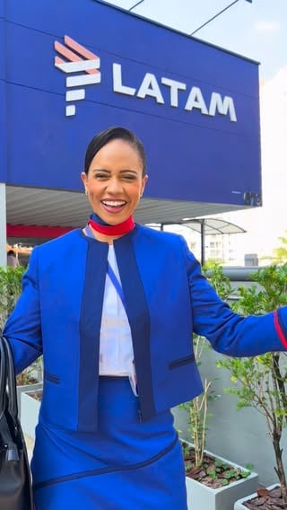 E clareou… ✨🥹✈️

Depois de tantos processos, renúncias, estudos, lágrimas e oração… hoje eu visto o uniforme com a certeza de que Deus me preparou exatamente pra viver isso. ❤️💙

O sonho sempre esteve lá.
Eu só precisava me tornar a mulher capaz de vivê-lo.

#comissariodevoo #vivendooextraordinário #grataportudo #deuséfiel