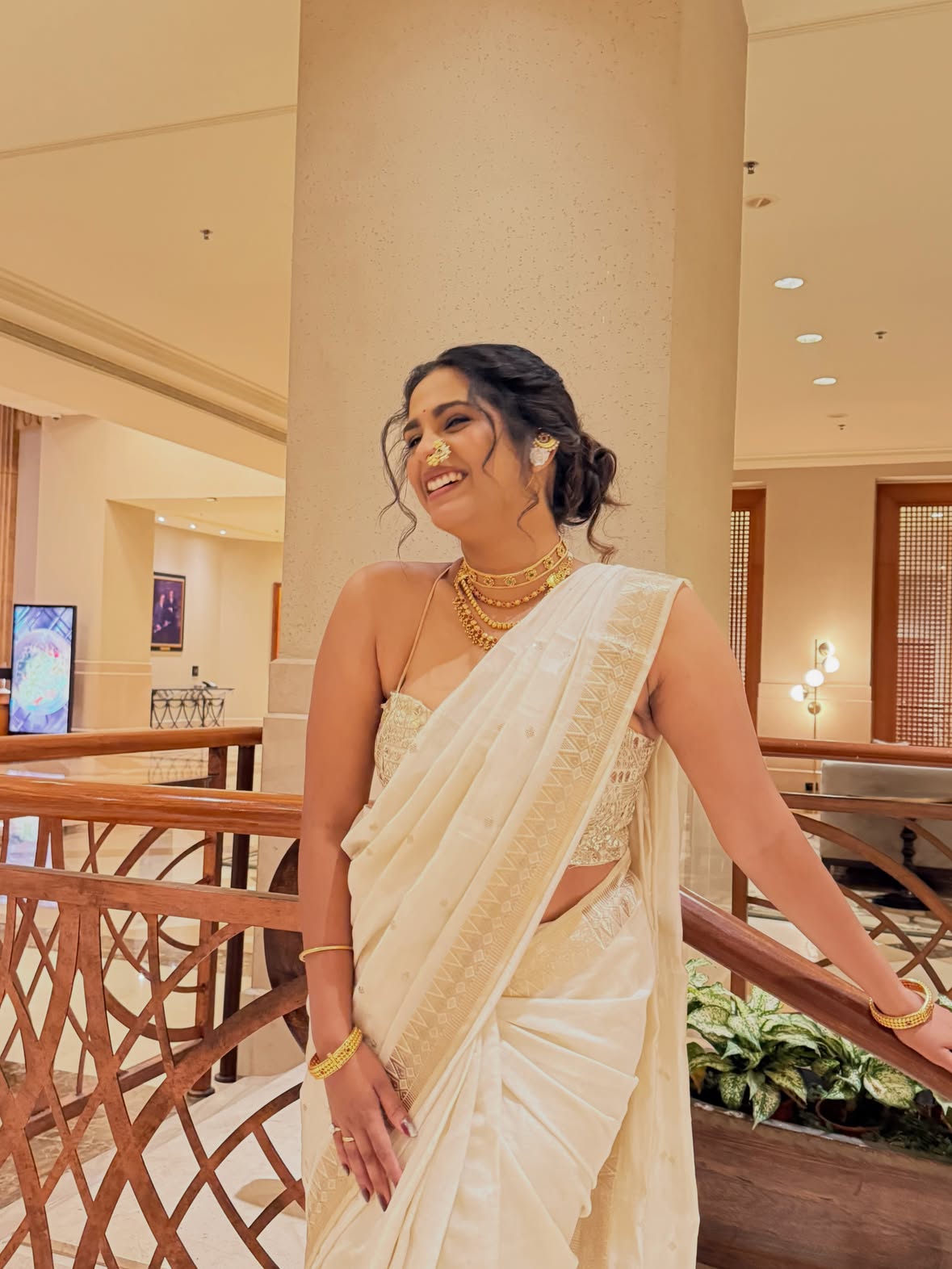 ❤️सुंदर अभिनेत्री @amrutadhongade_official ✨
येत आहे तुमच्या भेटीला ‘’ आमच्या लाडक्या नाईक बाई “ या ‘स्टार प्रवाह’च्या नव्या कोऱ्या मालिकेच्या माध्यमातुन आणि याचं Event साठी मला तिला Ready करण्याची संधी मिळाली आणि 
“मनोरंजनाचं नवं आख्यान” सुरू होत आहे…
आणि या नव्या प्रवासाचा एक छोटासा भाग होण्याचा आनंद काही वेगळाच! ✨
Thank You for This Opportunity love you 😘 @amrutadhongade_official 

Mua- @meghatupe_makeupartist 
Outfit- @jiyafd_official 
Jewellery- @nakharel_naar 
Pc- @meghaa_tupe 

#amrutadhongademakeupartist #amrutadhongade #starpravah #makeup #ᴠɪʀᴀʟᴘᴏsᴛ