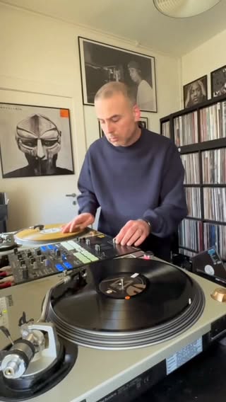 When I do my thing… a short one for my scratch heads out there 😎
Sample by the funkiest brother Lord Finesse on a @ritchieruftone scratch record 👌🏻

The instrumental is an @easymobee production remixed by @djspinna , a #mobbdeep classic 🔥

#hiphopculture #scratching