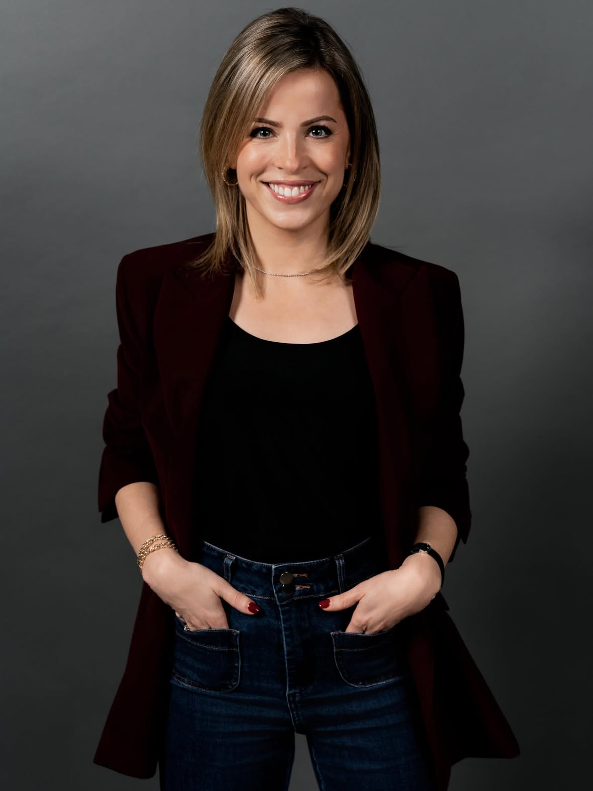 Avec 4 mois de retard… le shooting de rentrée de février 

Avec la contribution, sans concession, de ma mère 🫶🏼
(Vous ne verrez évidemment pas la 3ème photo 😂, j’obéis toujours à ma mère)

📸 @aurelienpierron ©Canal+