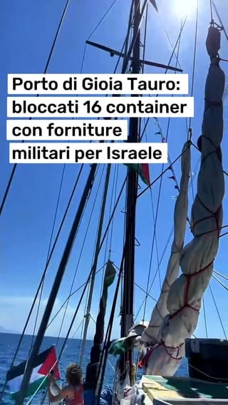 📌 Porto di Gioia Tauro: bloccati 8 container (aggiornato) contenenti materiale bellico che dovevano essere caricati sulla nave MSC MANASVI oggi resteranno in porto.

La mobilitazione via mare, nei porti via terra converge per bloccare e rompere la filiera bellica.

Antonio de @labase_cosenza, a bordo di una delle navi, ci racconta l’iniziativa ancora in corso e invita alla mobilitazione generale.

➡️ Segui @_actamedia per rimanere in aggiornamento!